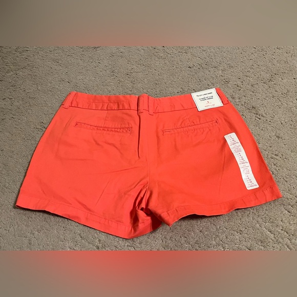 NWT Gap Women’s 3 inch shorts (coral color) - Picture 2 of 4